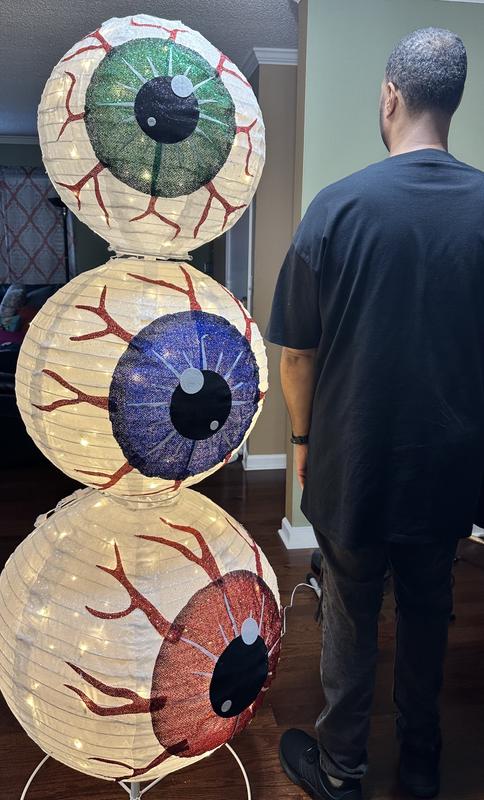6' Pre-Lit Animated Eyeball Décor