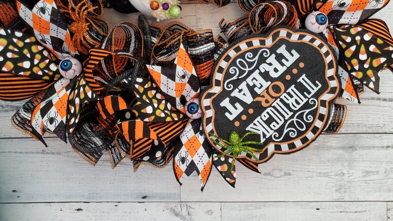 Candy corn wreath, halloween wreath, halloween candy corn wreath, halloween wreath for front door, cute halloween wreath, candy corn decor