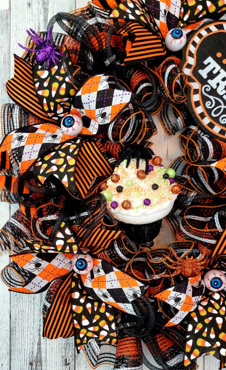 Candy corn wreath, halloween wreath, halloween candy corn wreath, halloween wreath for front door, cute halloween wreath, candy corn decor