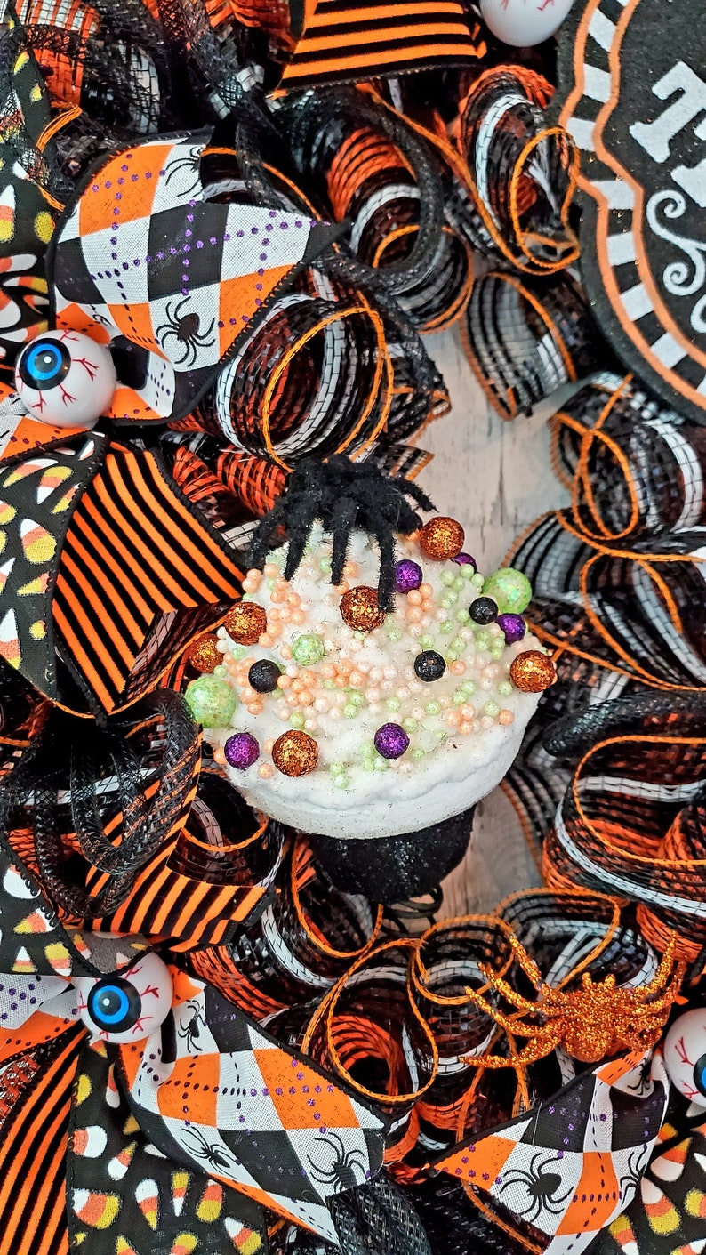 Candy corn wreath, halloween wreath, halloween candy corn wreath, halloween wreath for front door, cute halloween wreath, candy corn decor