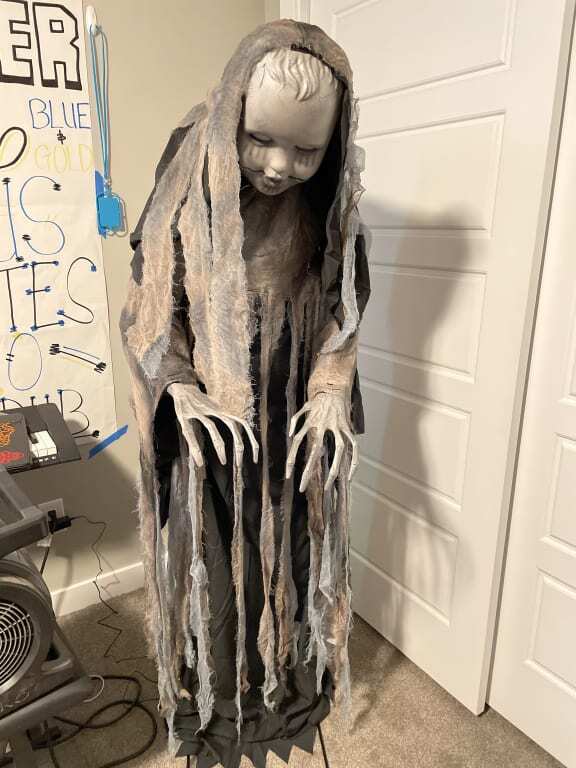 5 Ft Creepy Rising Doll Model
