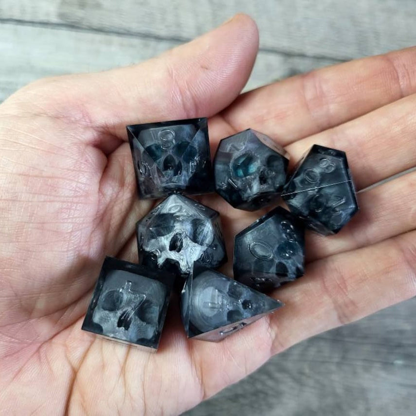 The Icebound Skull Dice Set
