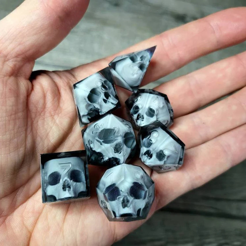 The Icebound Skull Dice Set