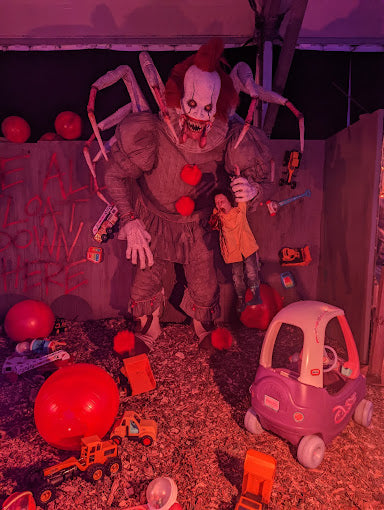 Pennywise Horror Figurine - 2 Meters Tall