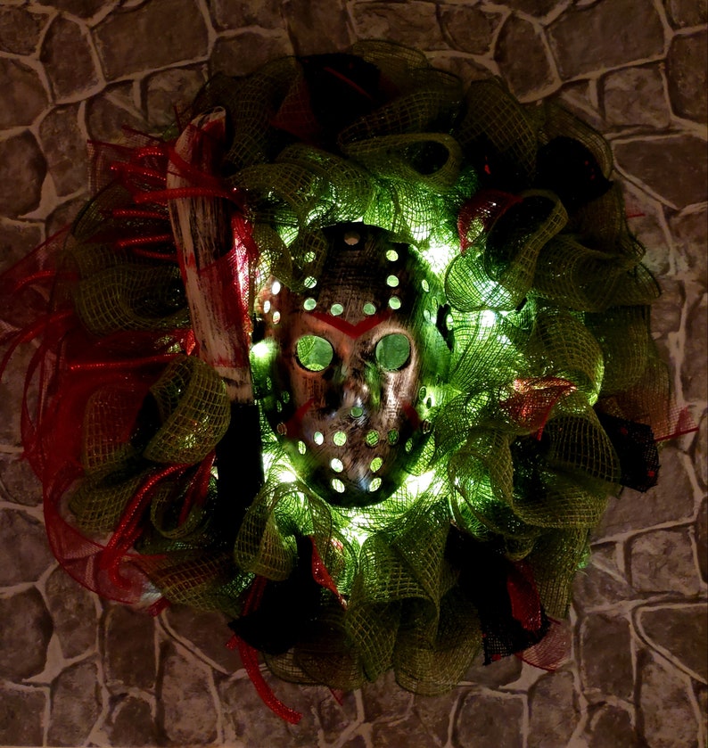 Jason wreath, Jason halloween wreath, halloween wreath, halloween front door wreath, horror movie classics, Friday the 13th wreath