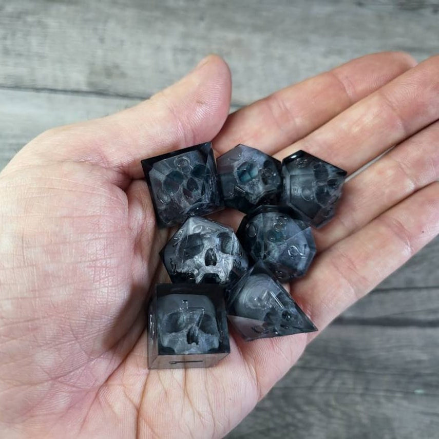 The Icebound Skull Dice Set