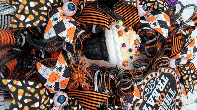 Candy corn wreath, halloween wreath, halloween candy corn wreath, halloween wreath for front door, cute halloween wreath, candy corn decor