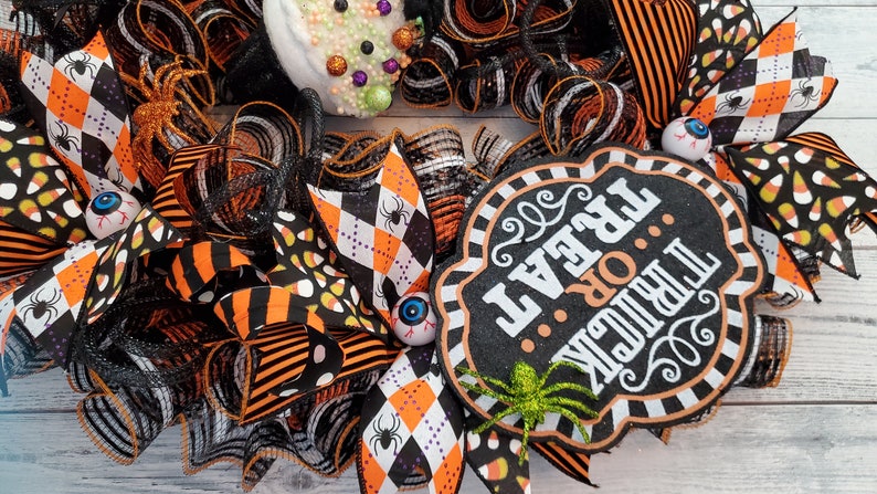 Candy corn wreath, halloween wreath, halloween candy corn wreath, halloween wreath for front door, cute halloween wreath, candy corn decor