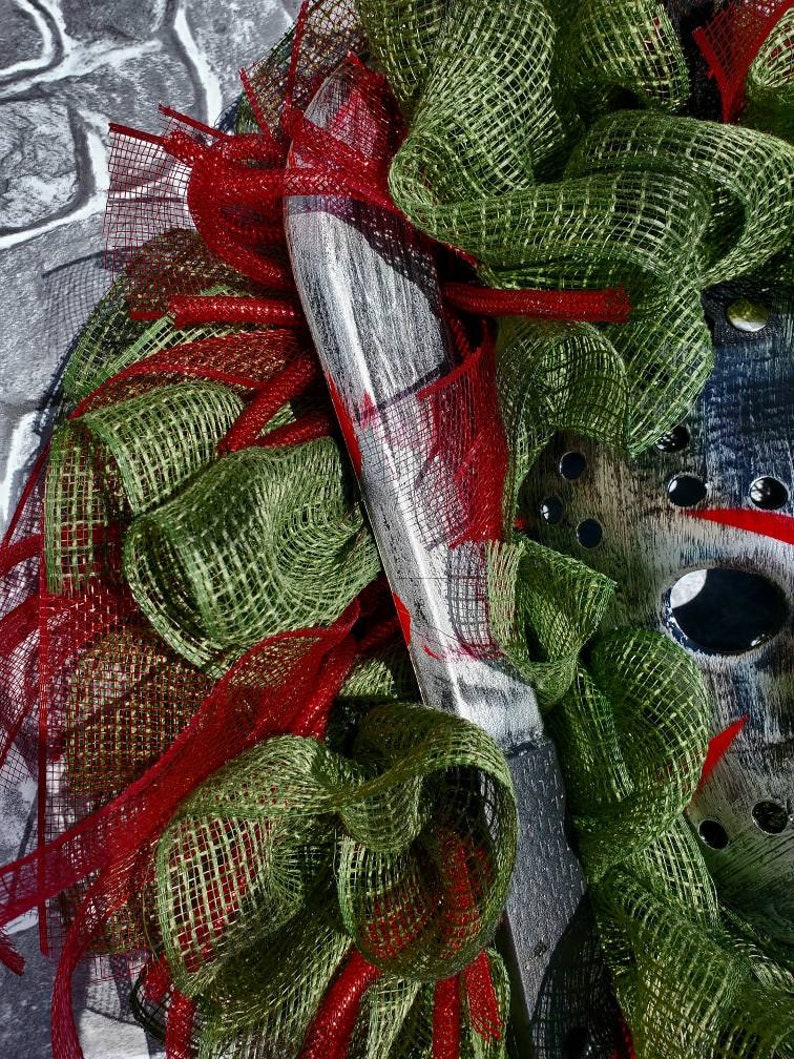 Jason wreath, Jason halloween wreath, halloween wreath, halloween front door wreath, horror movie classics, Friday the 13th wreath