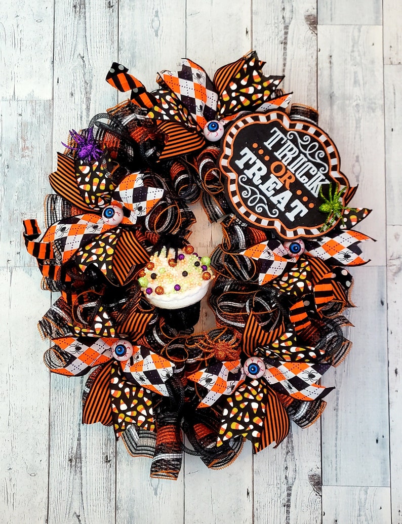 Candy corn wreath, halloween wreath, halloween candy corn wreath, halloween wreath for front door, cute halloween wreath, candy corn decor