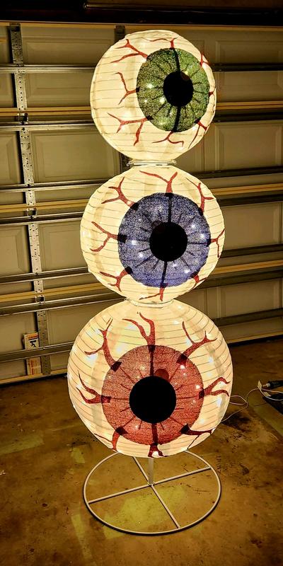 6' Pre-Lit Animated Eyeball Décor
