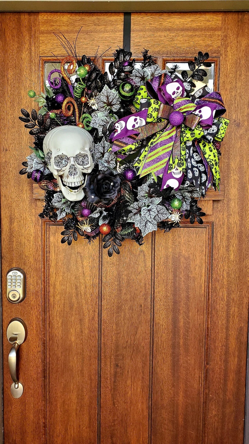 Skull wreath, halloween wreath, skull decor, skeleton wreath, halloween decor, spooky wreath, bling halloween wreath, glam halloween wreath